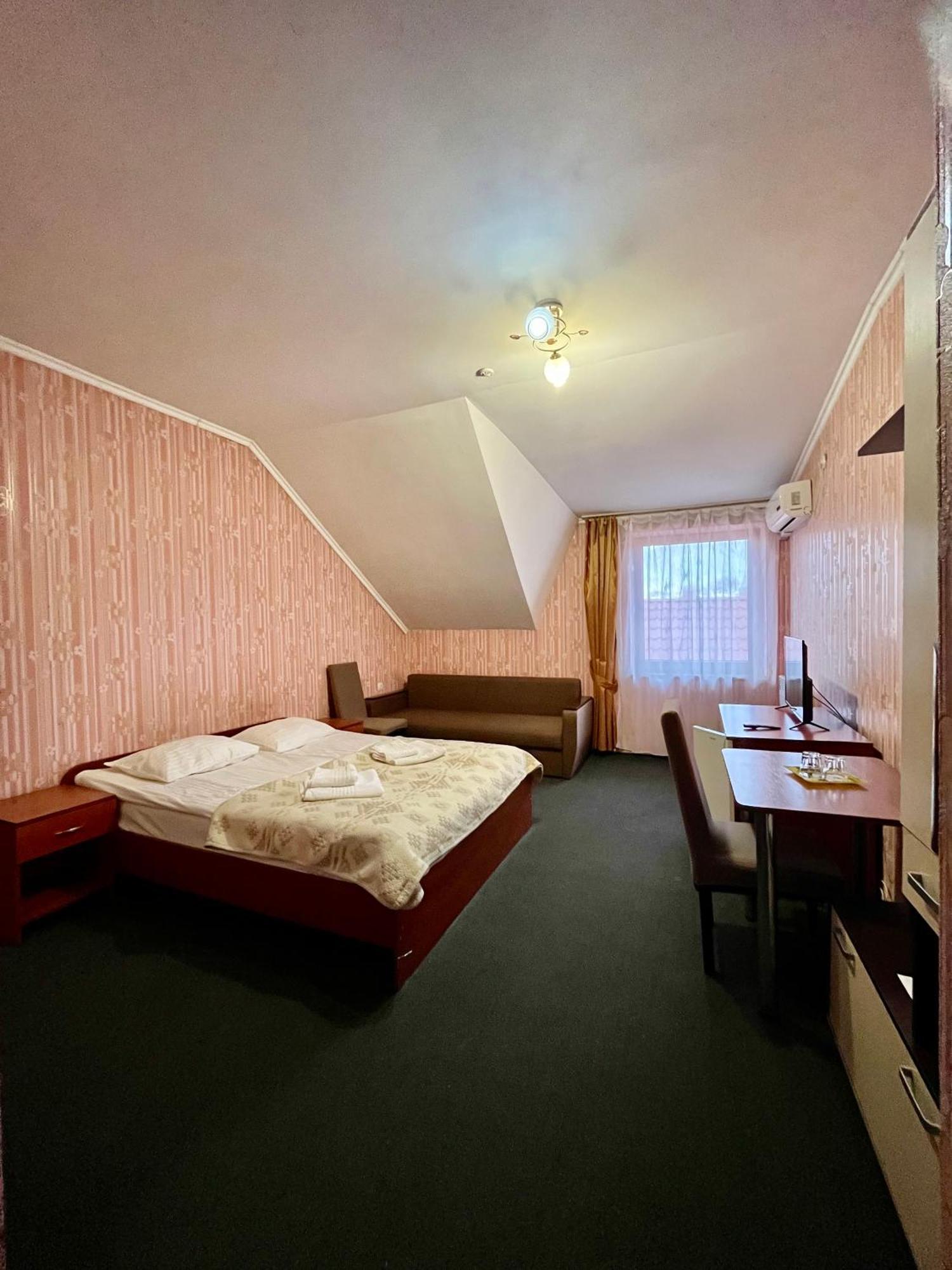 Domino Hotell Berehove  Exteriör bild